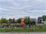 33 Jeugdleden Het Schietertje genieten aan de waterkant.
